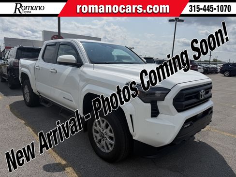 Used 2024 Toyota Tacoma SR5 AWD/4WD image 1