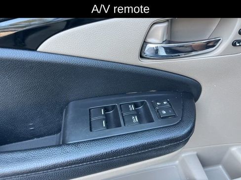 Used 2018 Honda Pilot Touring image 13