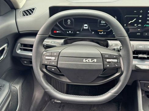 Used 2025 Kia K4 EX FWD image 18