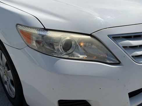 Used 2011 Toyota Camry LE FWD image 12