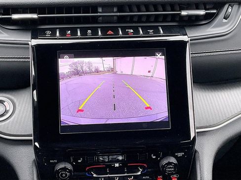 Certified 2023 Jeep Grand Cherokee Altitude image 14