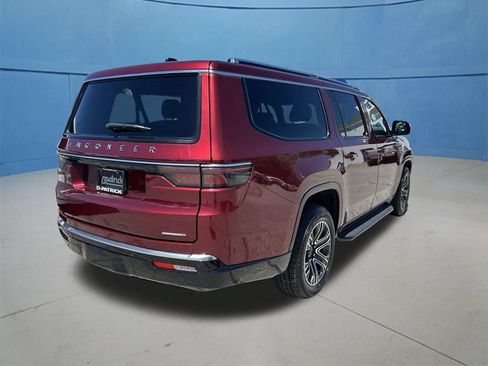 Used 2024 Jeep Wagoneer L Series II w/ Flexible Seating Group AWD/4WD image 11