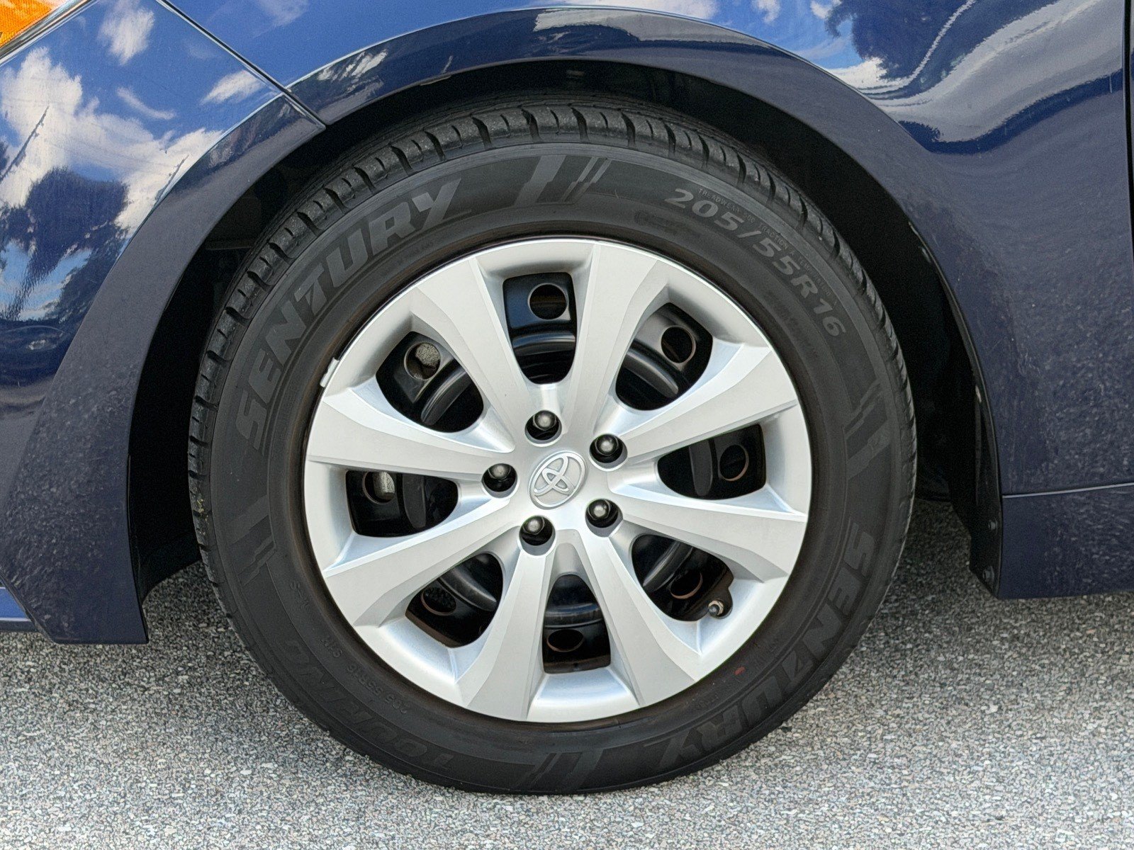 Used 2020 Toyota Corolla LE FWD image 17