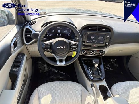 Used 2025 Kia Soul LX FWD image 11