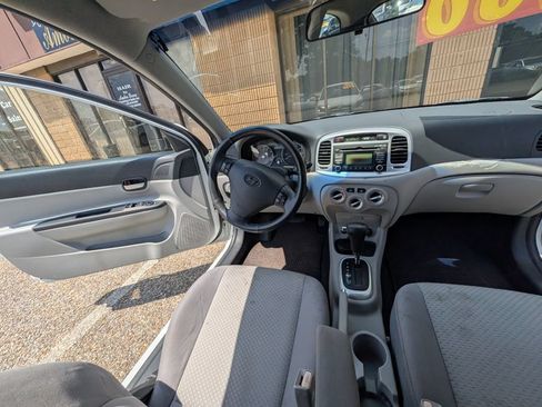Used 2011 Hyundai Accent SE FWD image 9