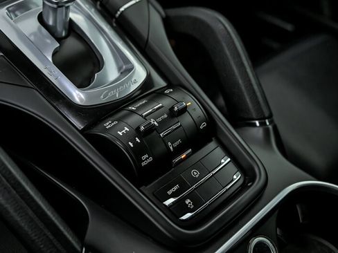 Used 2014 Porsche Cayenne Platinum Edition image 35