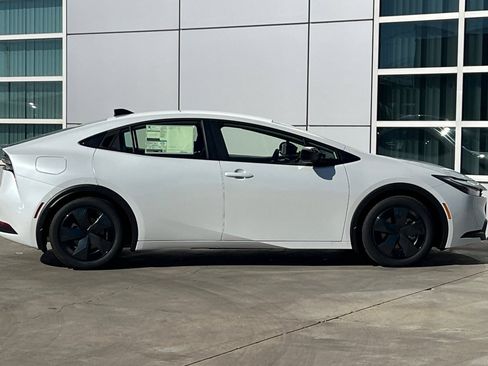 New 2026 Toyota Prius Plug-In Hybrid FWD image 3