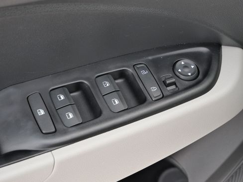 Certified 2023 Hyundai Venue SEL w/ Cargo Package image 19