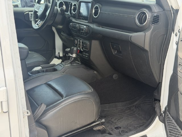 Used 2019 Jeep Wrangler Unlimited Sahara AWD/4WD image 16