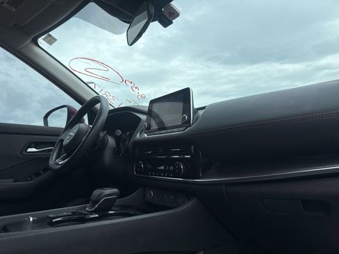 Used 2022 Nissan Rogue SV FWD image 25