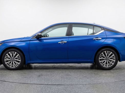Used 2025 Nissan Altima 2.5 SV FWD image 5