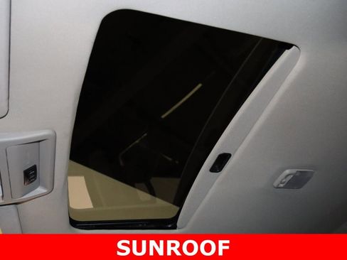 Used 2022 Nissan Frontier SV image 15