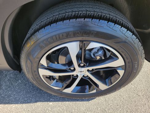Certified 2024 Chevrolet Trax RS w/ Driver Confidence Package FWD image 34