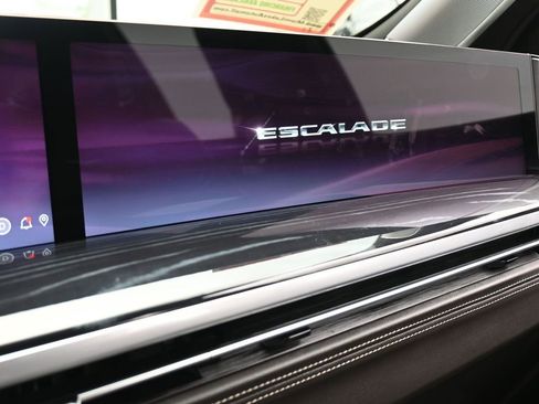 Used 2025 Cadillac Escalade ESV Sport w/ Touring Package image 31