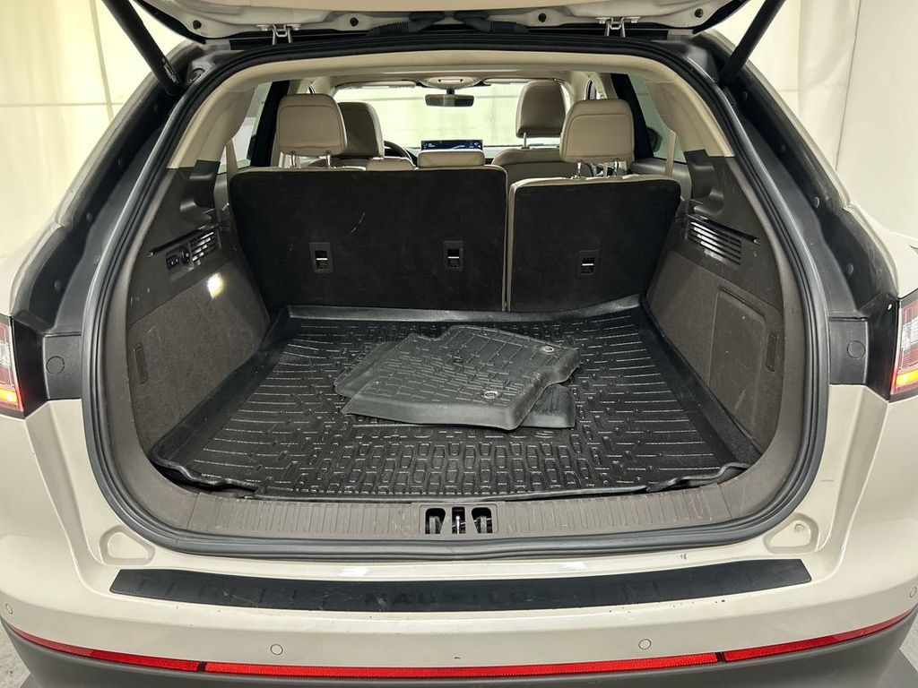 Used 2022 Lincoln Nautilus Reserve AWD/4WD image 23