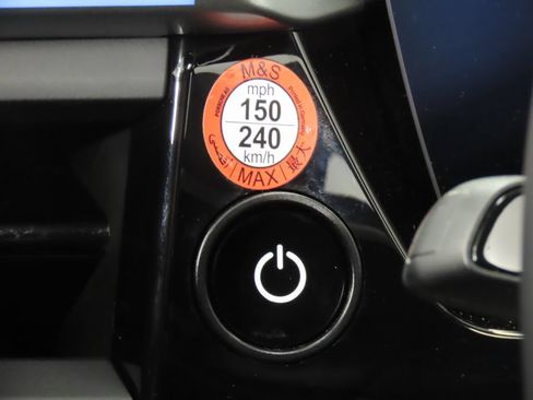 Certified 2025 Porsche Macan Electric RWD image 24