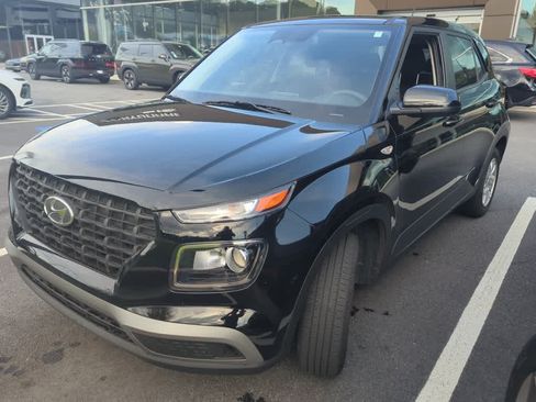 Used 2026 Hyundai Venue SE FWD image 2
