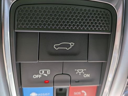 New 2025 Jeep Grand Cherokee Altitude image 20