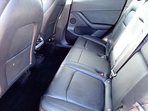 Used 2022 Tesla Model Y Long Range image 10