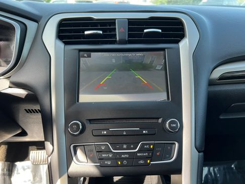 Used 2016 Ford Fusion SE w/ Equipment Group 202A FWD image 17