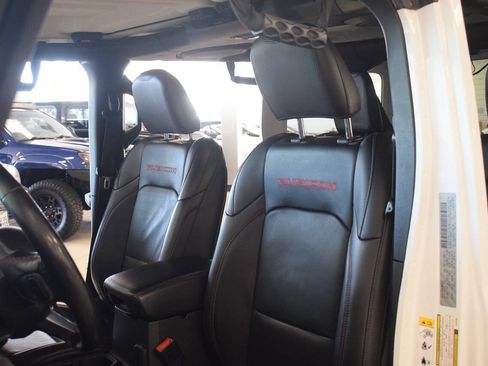 Used 2018 Jeep Wrangler Unlimited Rubicon AWD/4WD image 28