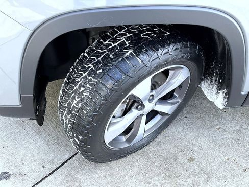 Used 2019 Jeep Cherokee Limited image 25