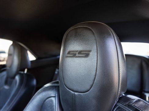 Used 2015 Chevrolet Camaro SS image 32