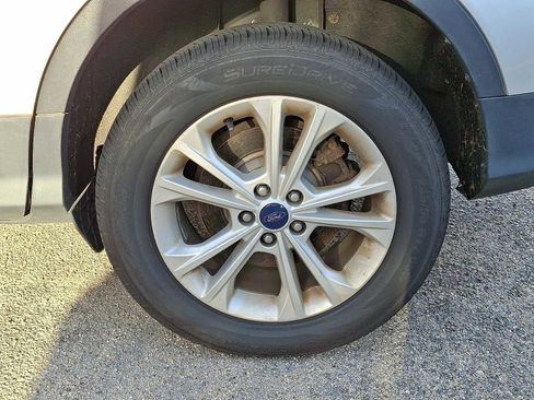 Used 2018 Ford Escape SEL image 5