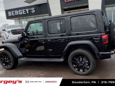Used 2021 Jeep Wrangler Unlimited Sahara image 8