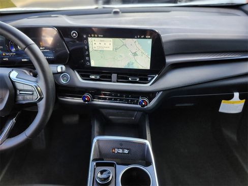 Used 2026 Chevrolet Equinox LT w/ Convenience Package II image 12