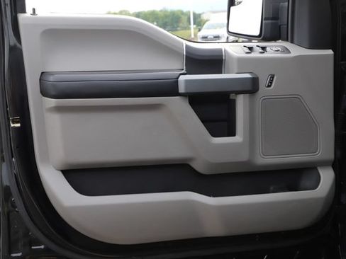 Used 2016 Ford F150 XLT AWD/4WD image 19