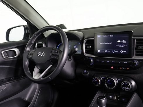 Certified 2024 Hyundai Venue SEL FWD image 25