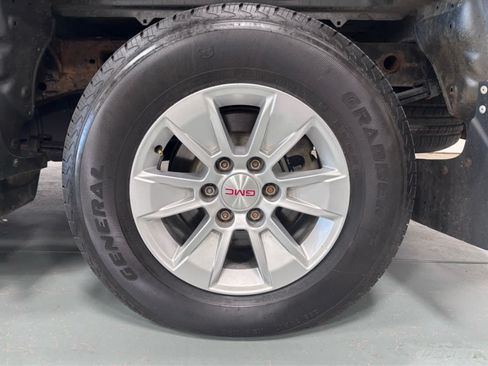Used 2022 Chevrolet Silverado 1500 LT w/ Safety Package AWD/4WD image 9