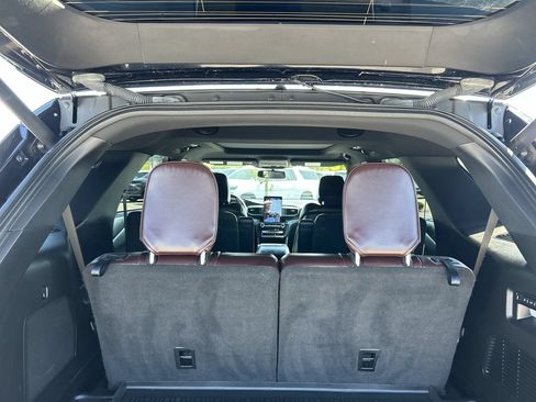 Used 2020 Ford Explorer Platinum w/ Premium Technology Package AWD/4WD image 18