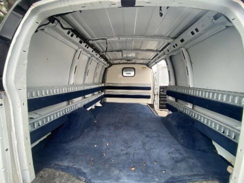Used 2018 Chevrolet Express 2500 image 12