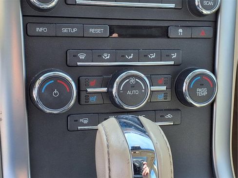 Used 2011 Lincoln MKS image 19