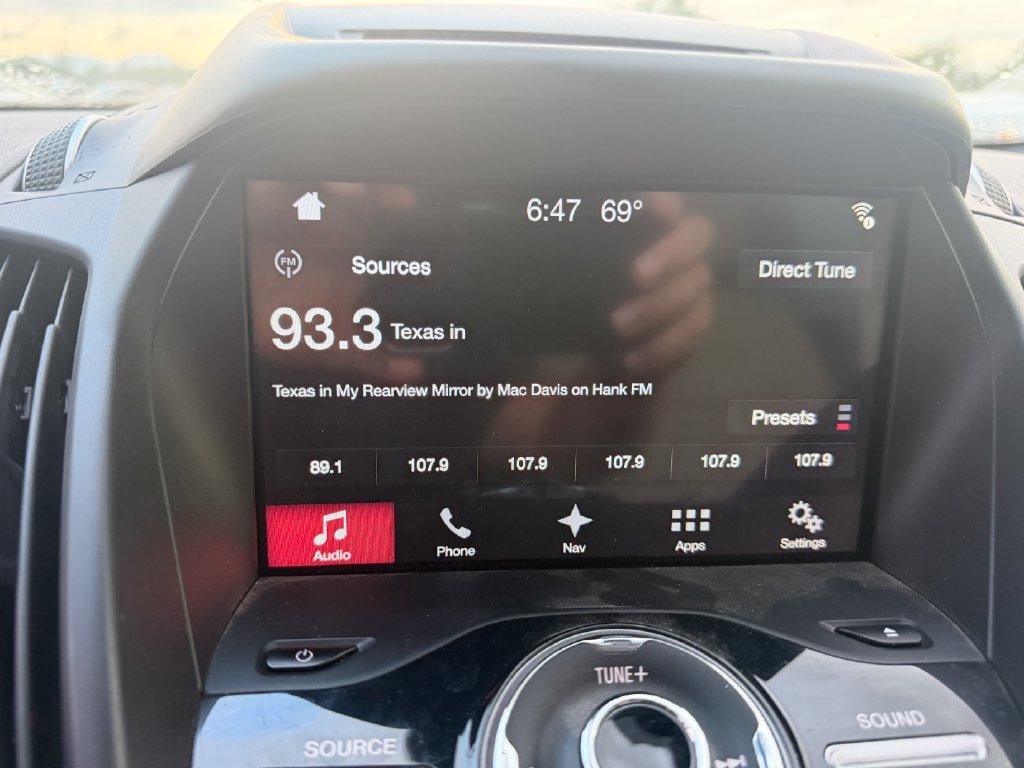 Used 2017 Ford C-MAX Titanium FWD image 9