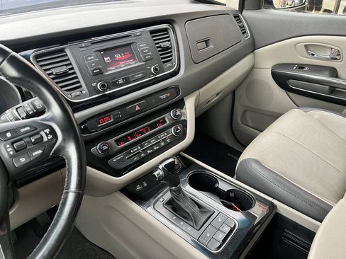 Used 2016 Kia Sedona EX FWD image 12