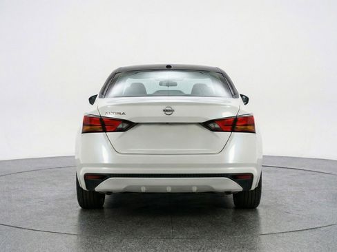 Used 2025 Nissan Altima 2.5 SV FWD image 7