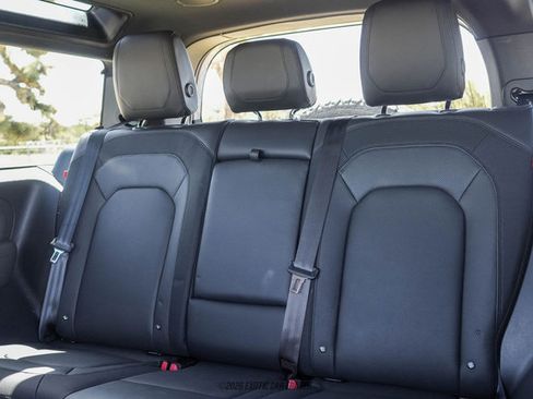 Used 2023 Land Rover Defender 90 X-Dynamic SE image 53