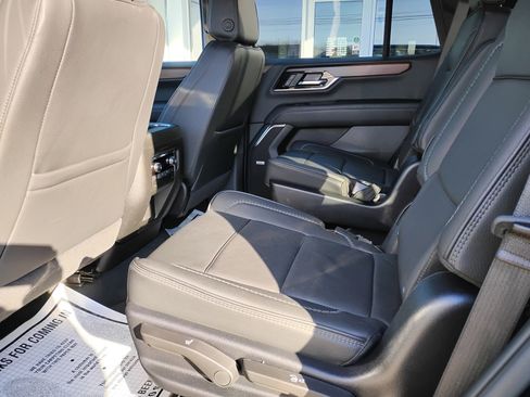 Used 2025 GMC Yukon Denali image 9