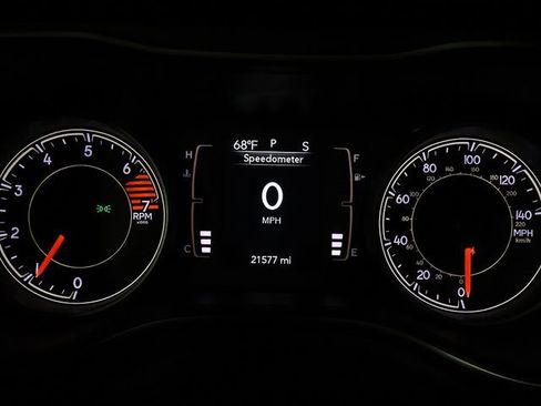 Used 2019 Jeep Cherokee Latitude Plus w/ Cold Weather Group AWD/4WD image 16