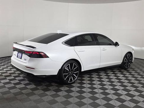 Used 2025 Honda Accord Touring image 3