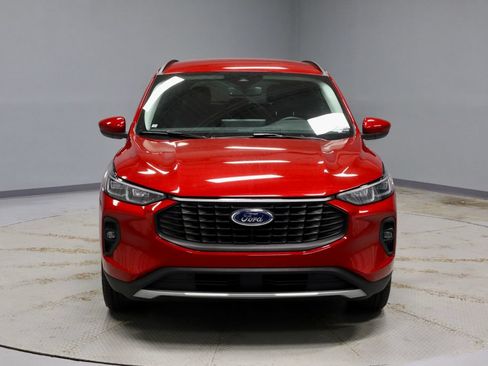 Certified 2025 Ford Escape Platinum w/ Class II Trailer Tow Package AWD/4WD image 8