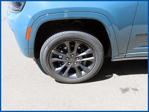 New 2026 Jeep Grand Cherokee Limited AWD/4WD image 4