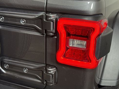 Used 2021 Jeep Wrangler Unlimited Sport image 34