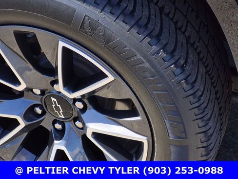 Used 2022 Chevrolet Tahoe Z71 w/ Luxury Package image 7