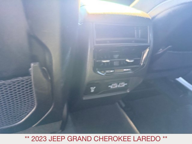 Used 2023 Jeep Grand Cherokee Laredo w/ Luxury Tech Group I AWD/4WD image 18