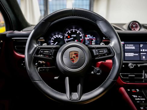 Used 2022 Porsche Macan GTS w/ Sport Chrono Package image 10