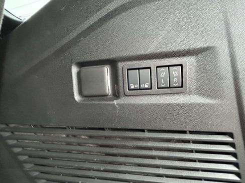 Used 2025 GMC Yukon Denali image 18